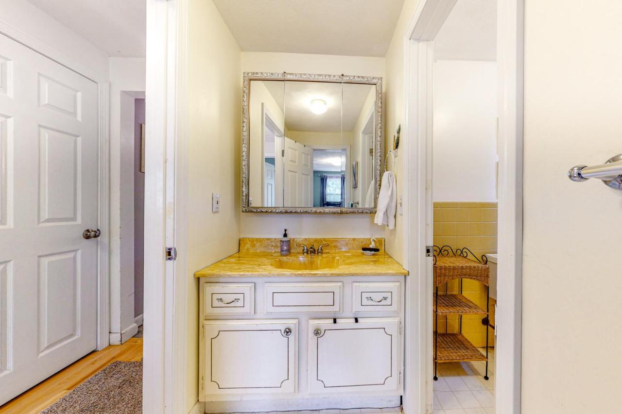Bay Pointe Bungalow Ист-Фолмут Экстерьер фото